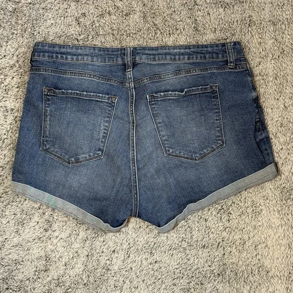 STS Blue Rolled Denim Shorts Women's Size 16 (33 Waist) - Picture 2 of 9